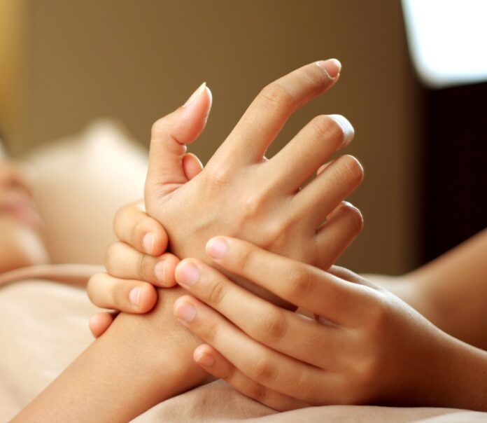 masajul-mainilor