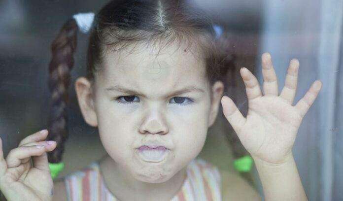 7 moduri de a ajuta un copil să facă față furiei