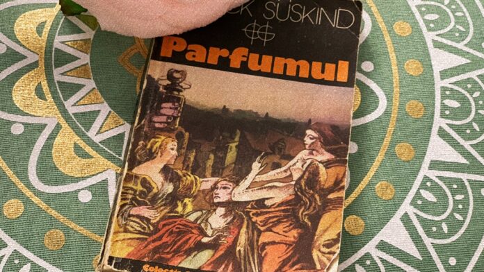 Parfumul: O Călătorie Olfactivă Prin Paginile Fascinante ale Romanului lui Patrick Süskind
