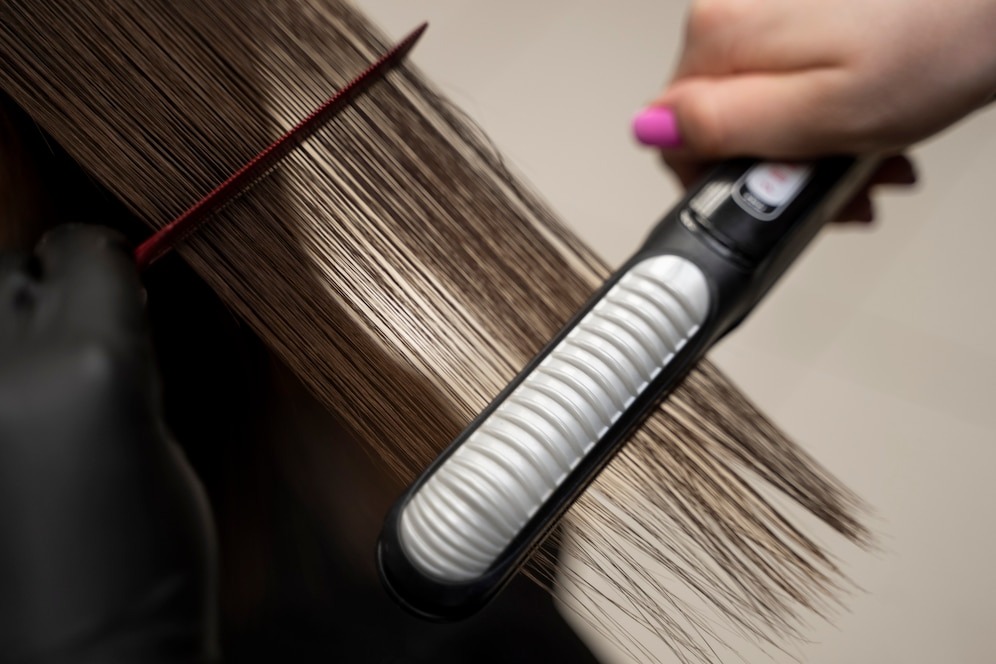 Îndreptarea Părului cu Keratină: Tot Ce Trebuie Să Știi Despre Tratamentul Revoluționar pentru Părul Tău